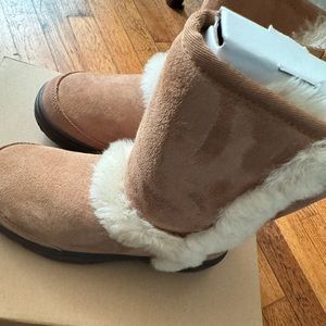 SUNBURST UGGS BRAND NEW CONDITION SIZE 5 WOMENS Never worn